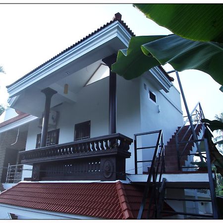 Aaron'S Homestay Kochi Exterior photo